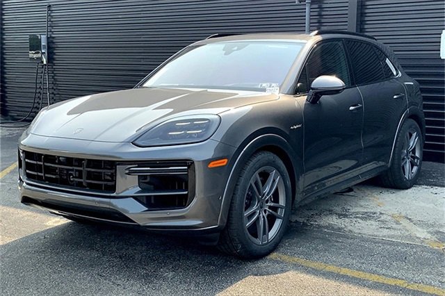 New 2025 Porsche Cayenne Turbo