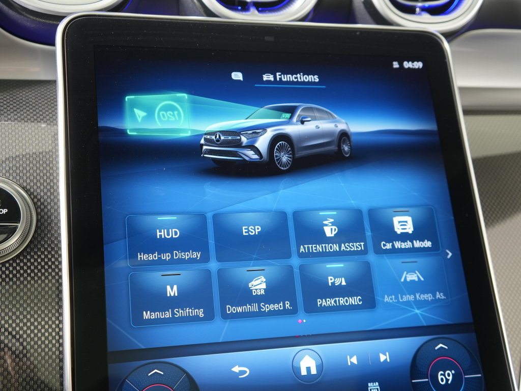 Used 2025 Mercedes-Benz GLC 300 4MATIC image 26