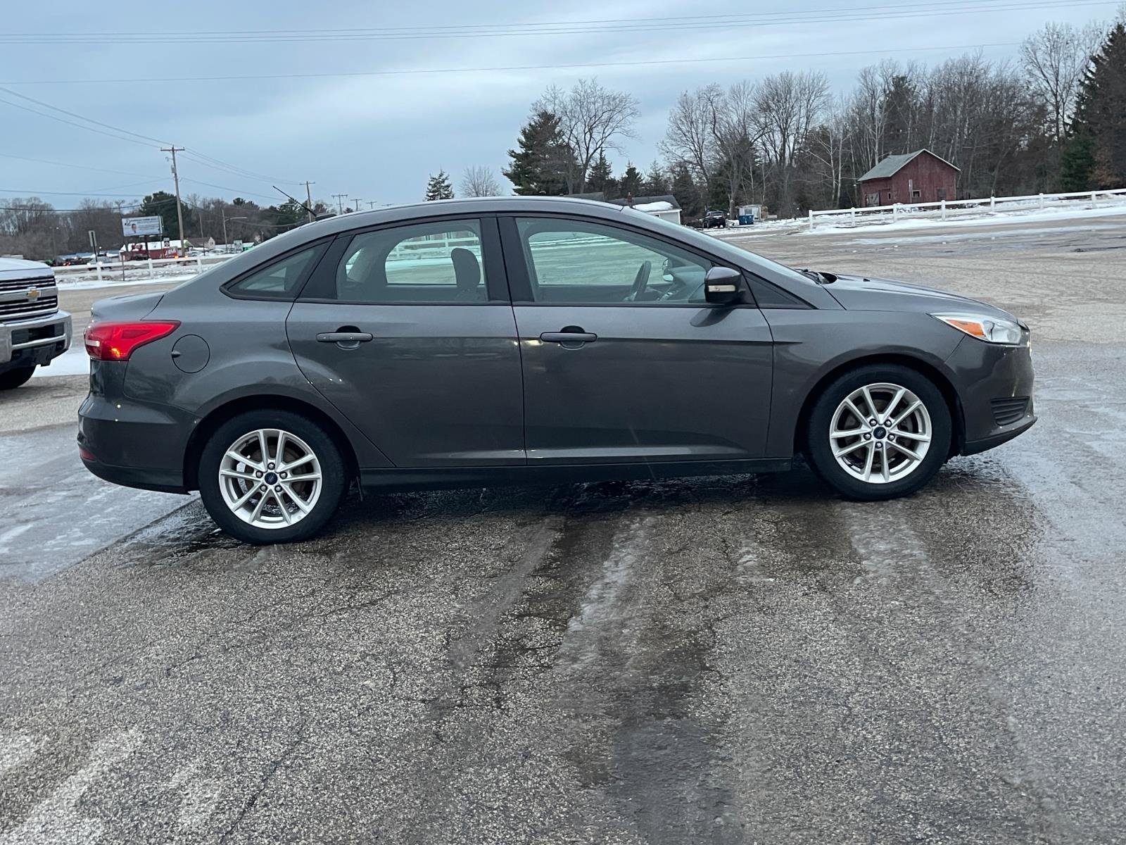 Used 2017 Ford Focus SE image 6