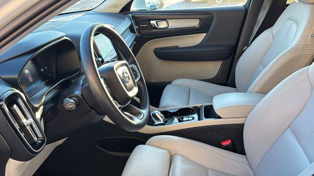 Certified 2024 Volvo XC40 B5 Ultimate w/ Climate Package image 25