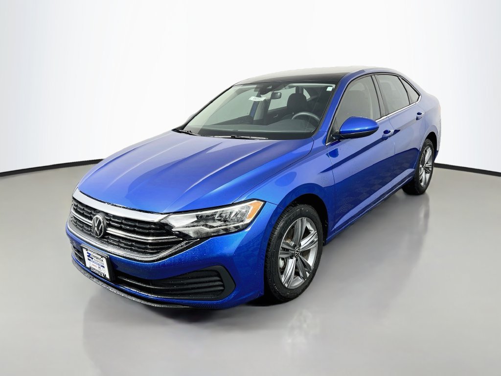 Used 2024 Volkswagen Jetta SE w/ Panoramic Sunroof Package FWD image 3