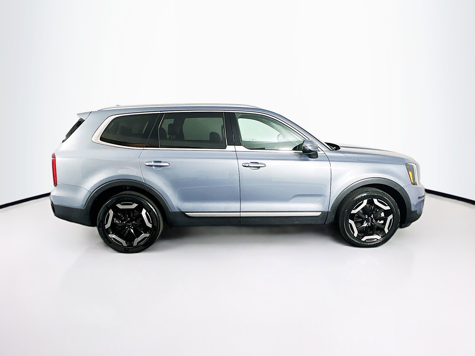 Used 2025 Kia Telluride S image 10