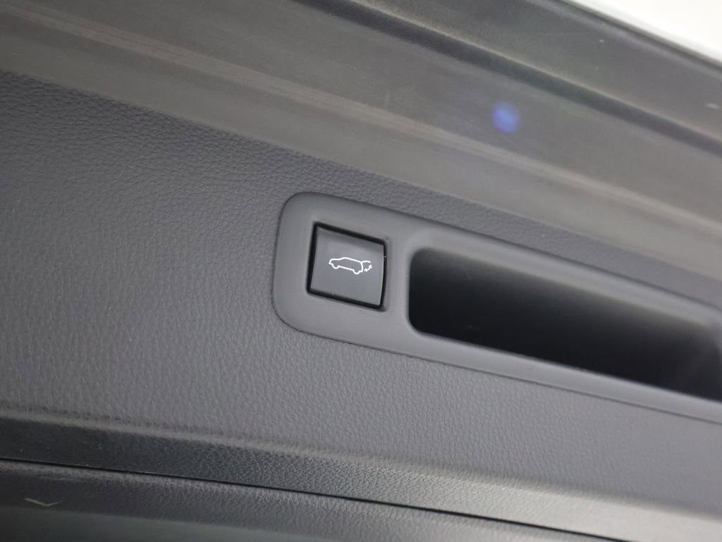 Used 2020 Toyota Highlander Platinum image 21