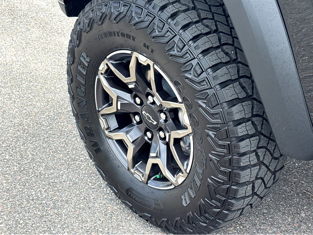 Used 2026 Chevrolet Colorado ZR2 w/ Technology Package AWD/4WD image 22