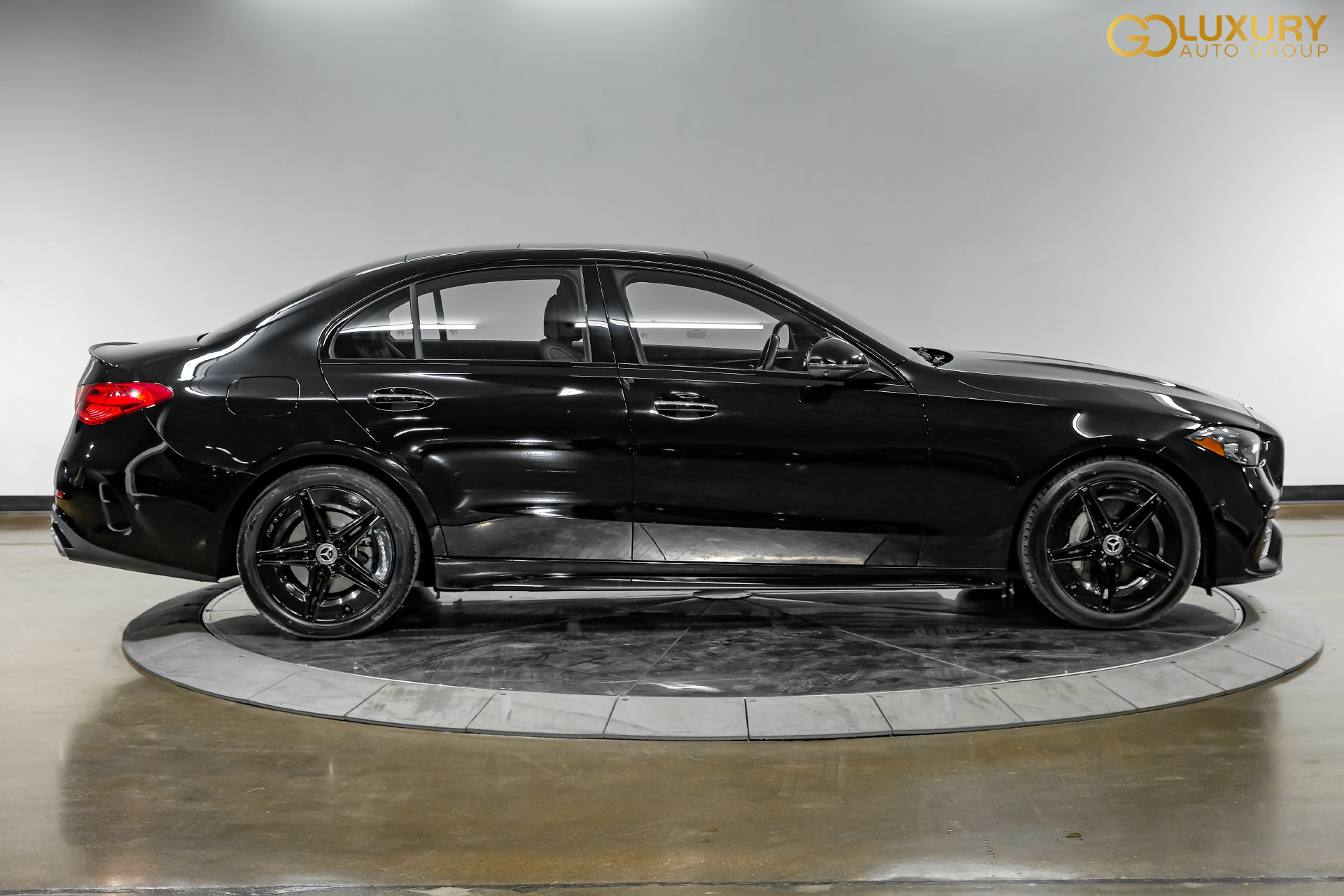 Used 2025 Mercedes-Benz C 300 Sedan w/ AMG Line w/ Night Package image 9