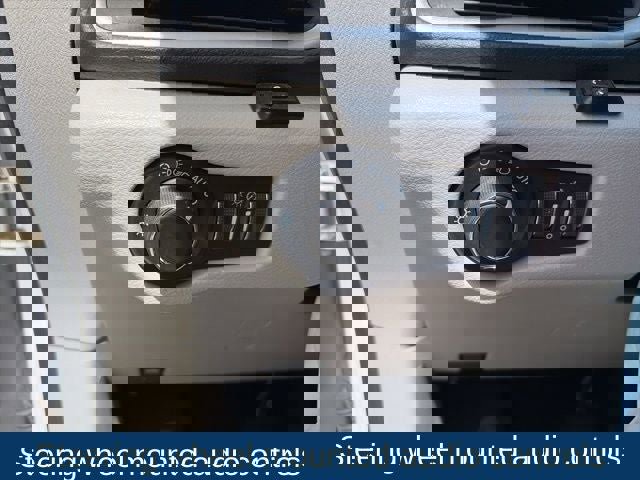 Used 2021 Chrysler Voyager Lxi image 14