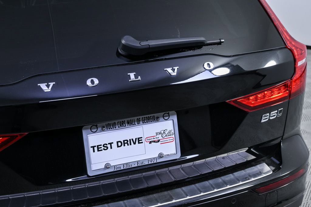 Certified 2024 Volvo V60 B5 Cross Country Ultimate image 38