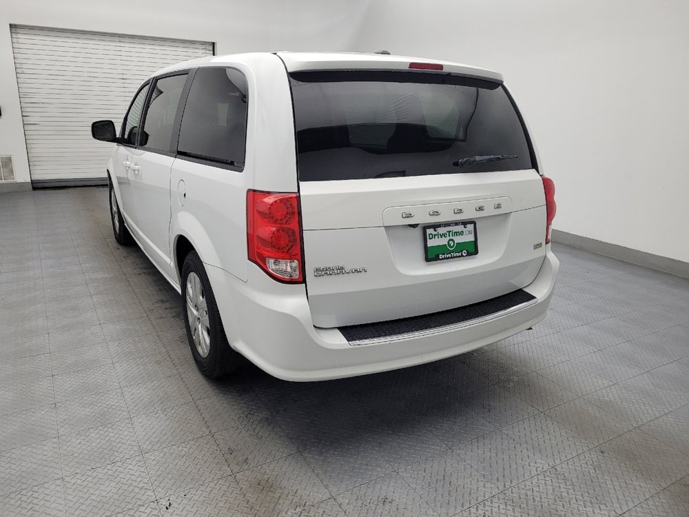Used 2018 Dodge Grand Caravan SE w/ UConnect Hands-Free Group image 6