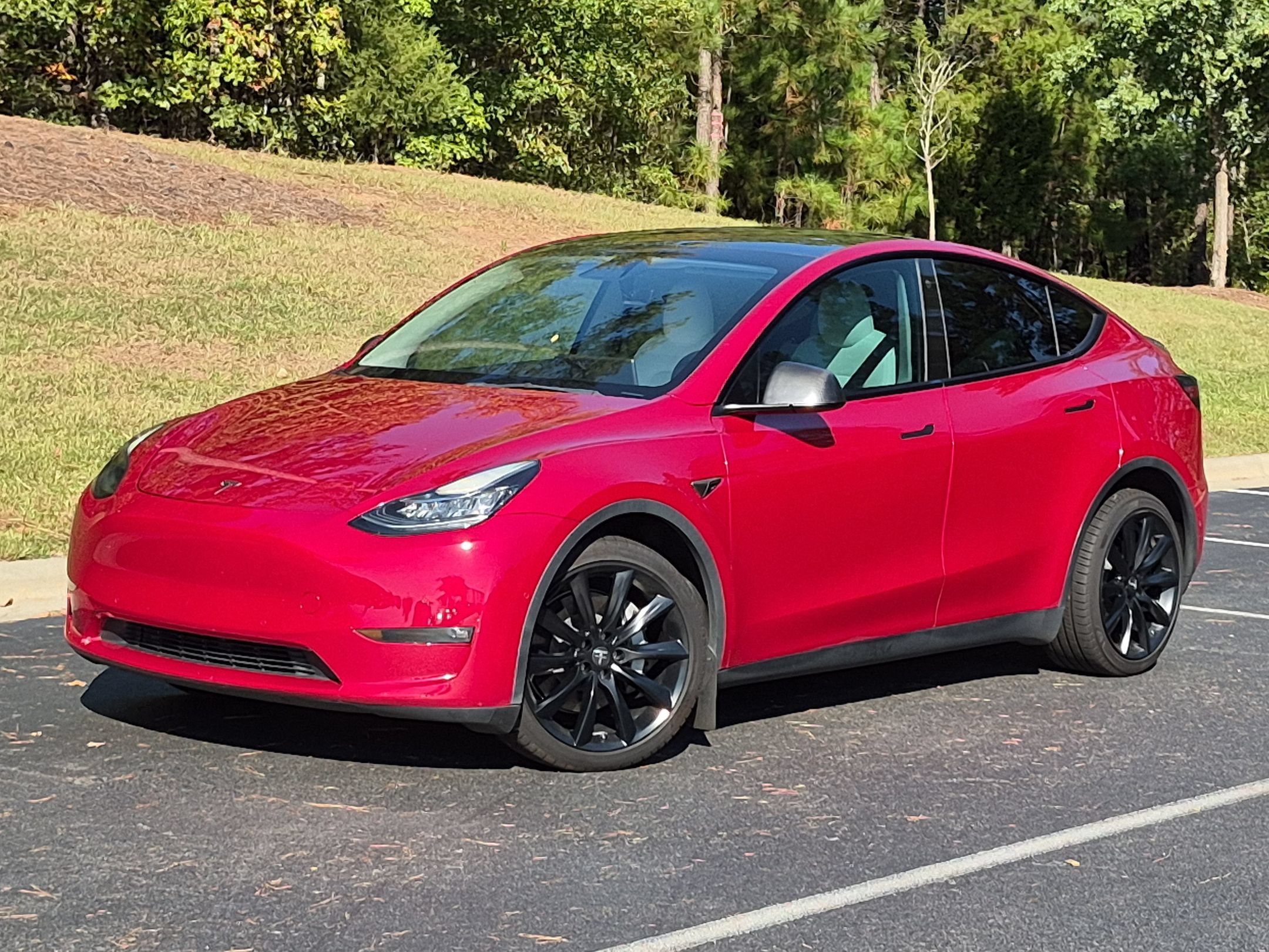 Used 2022 Tesla Model Y Long Range AWD/4WD image 1