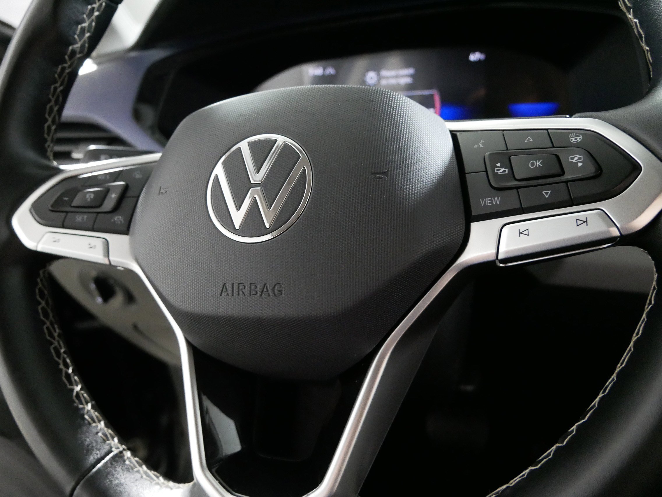 Certified 2023 Volkswagen Taos SE w/ Panoramic Sunroof Package image 25