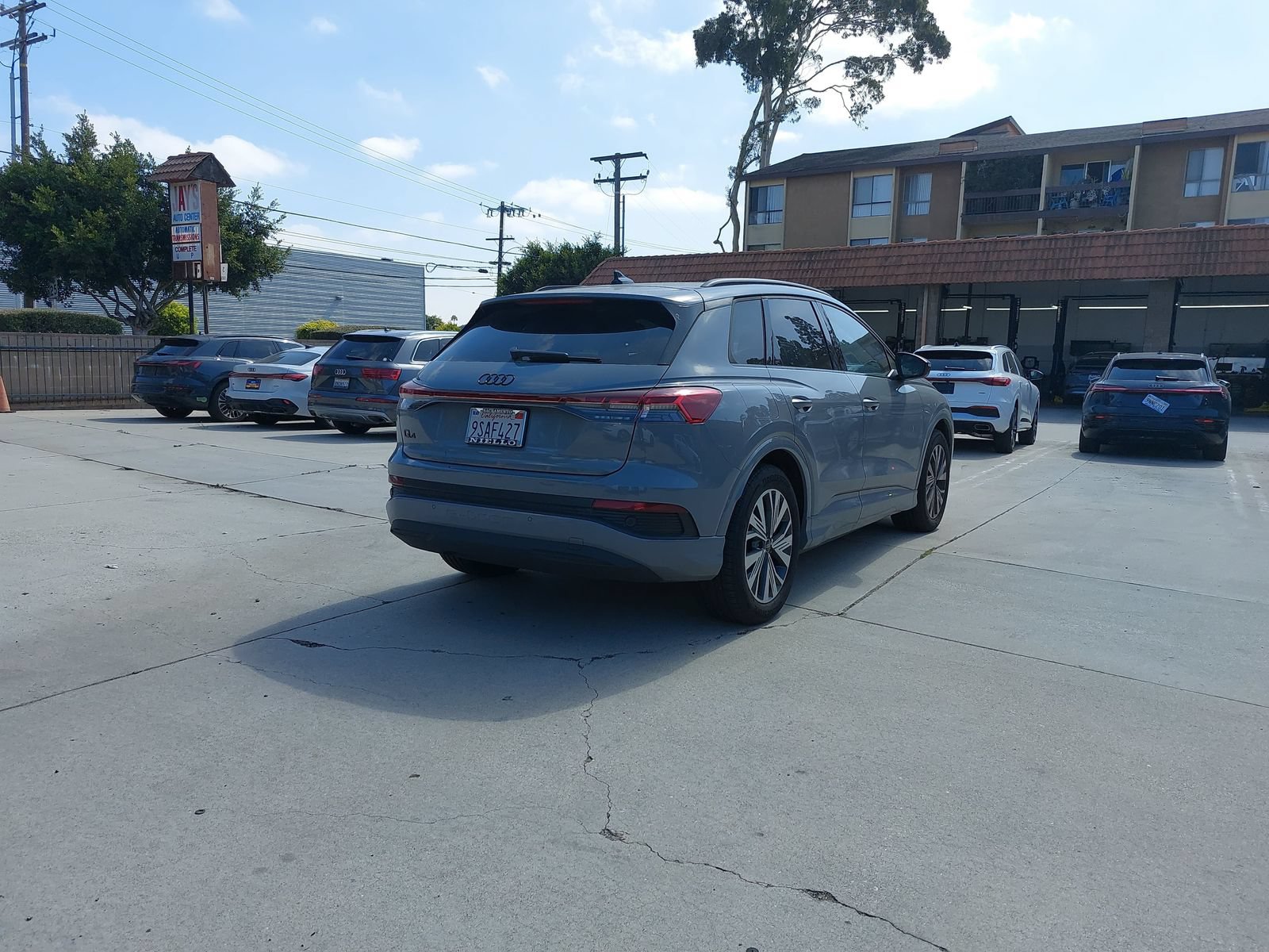 Used 2025 Audi Q4 e-tron Premium w/ Convenience Package RWD image 3