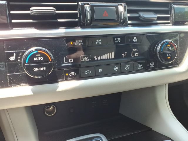 Used 2023 Nissan Pathfinder SL w/ Black Appearance Package FWD image 27