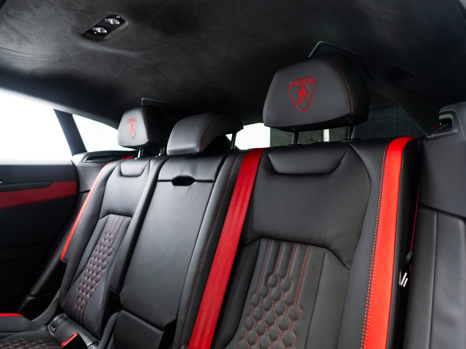 Used 2025 Lamborghini Urus SE AWD/4WD image 50