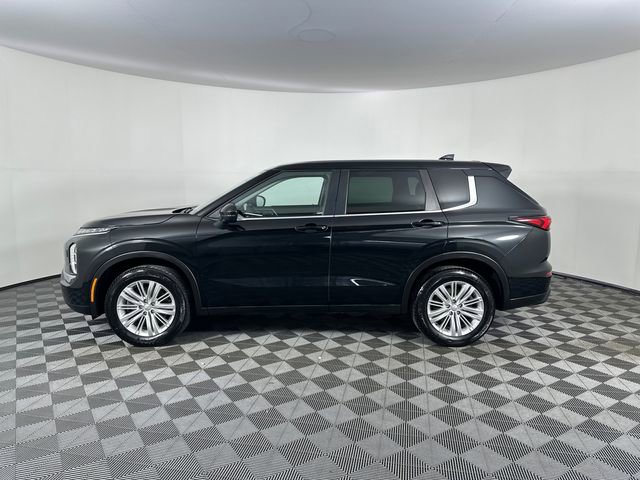 Used 2022 Mitsubishi Outlander ES image 3