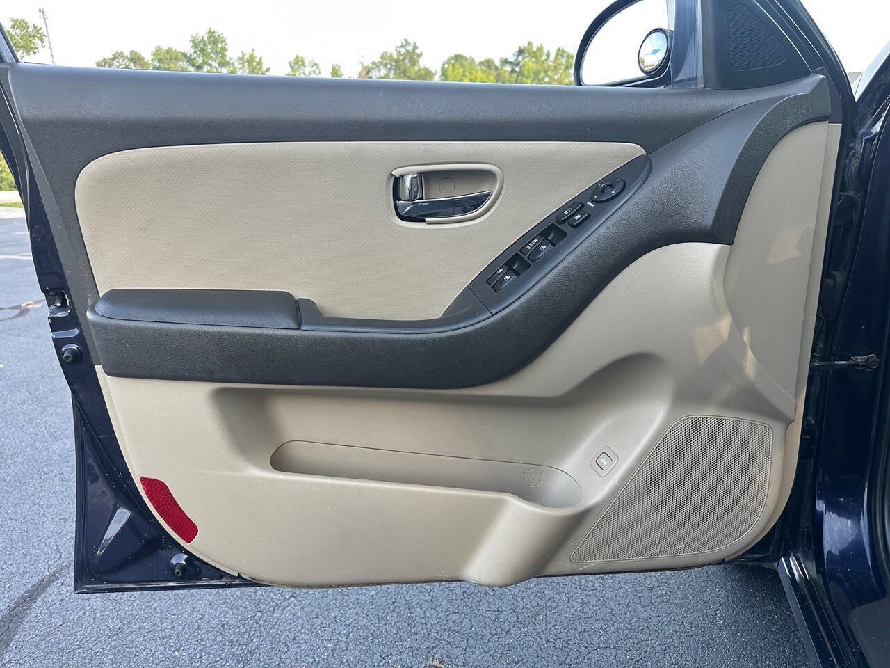 Used 2010 Hyundai Elantra GLS FWD image 13