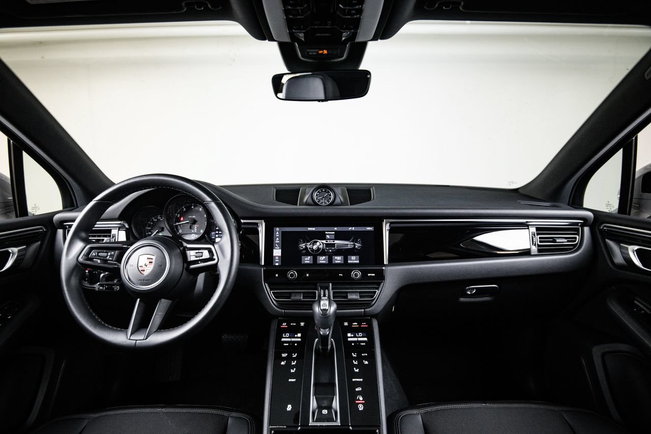 Certified 2023 Porsche Macan AWD/4WD image 25
