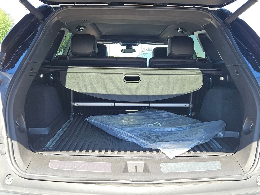 Used 2022 Cadillac XT5 Premium Luxury w/ LPO, Floor Liner Package FWD image 21