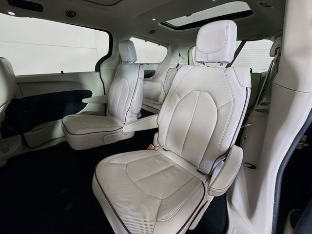Used 2020 Chrysler Pacifica Limited image 26