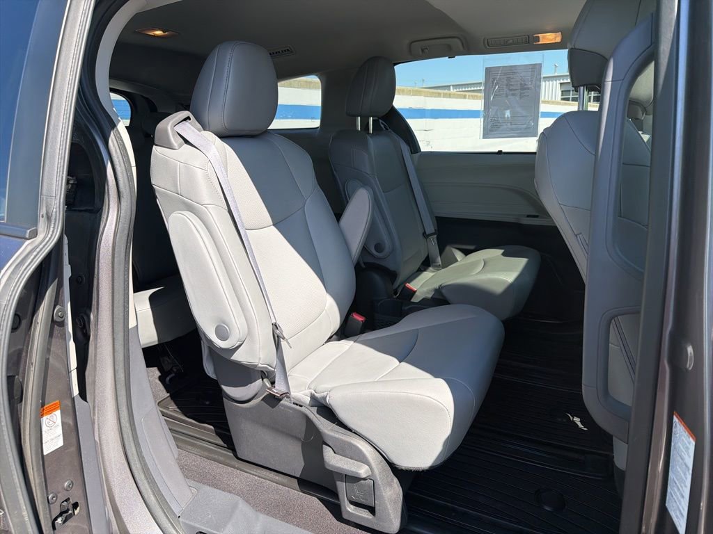 Used 2023 Toyota Sienna XLE FWD image 24