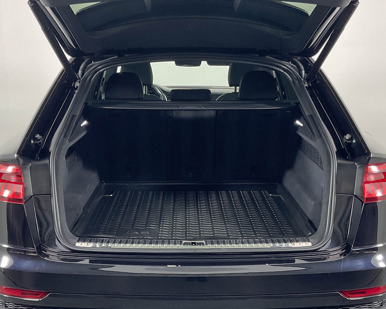 Used 2019 Audi Q8 Prestige image 21