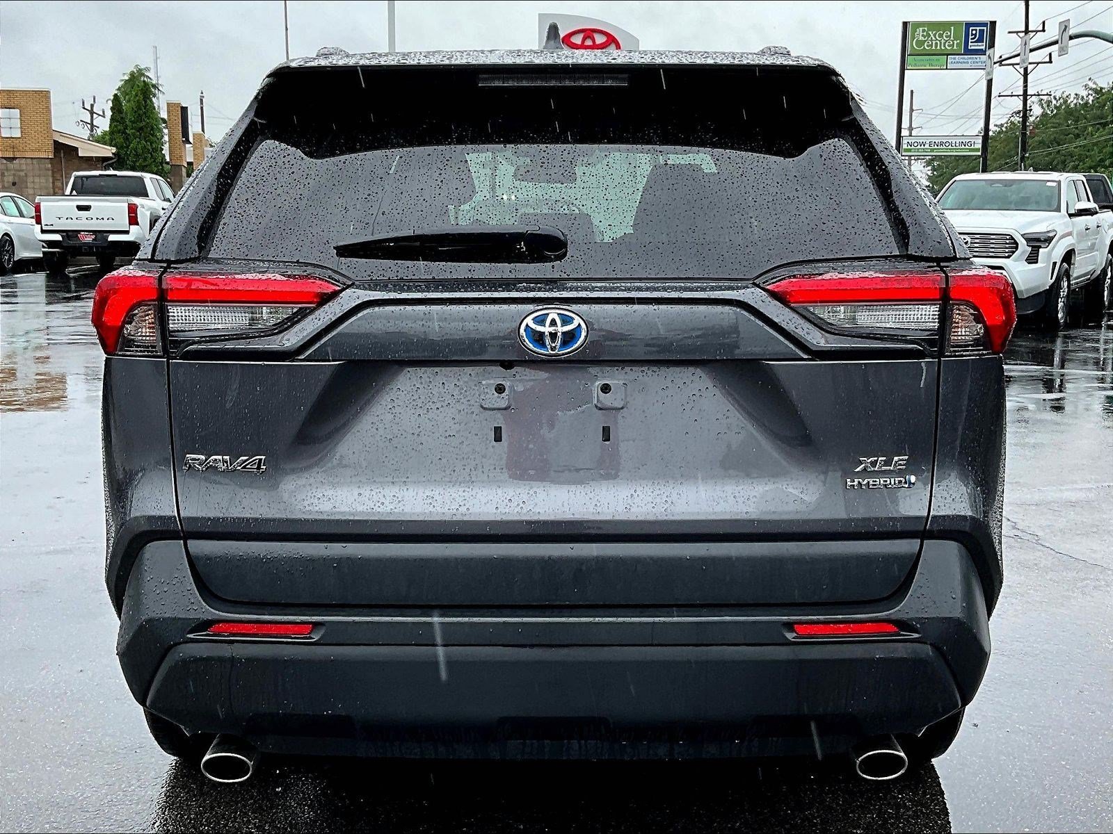 Used 2022 Toyota RAV4 XLE AWD/4WD image 5