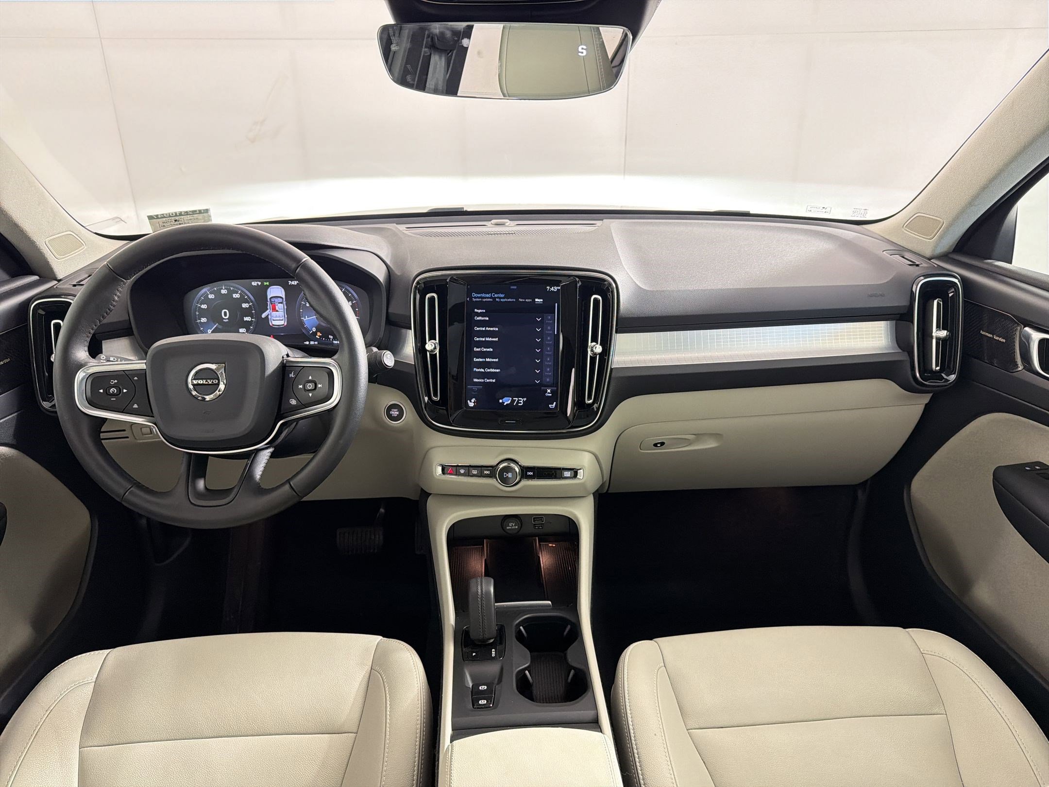 Used 2020 Volvo XC40 T5 Momentum w/ Protection Package image 17