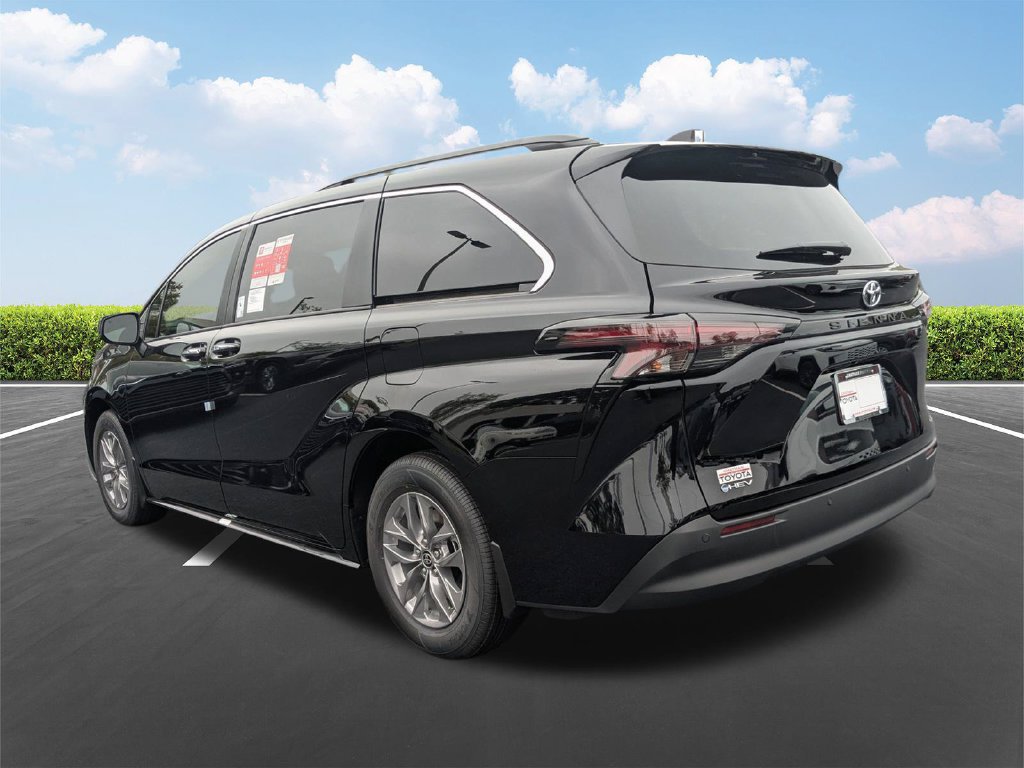 New 2026 Toyota Sienna XLE FWD image 6