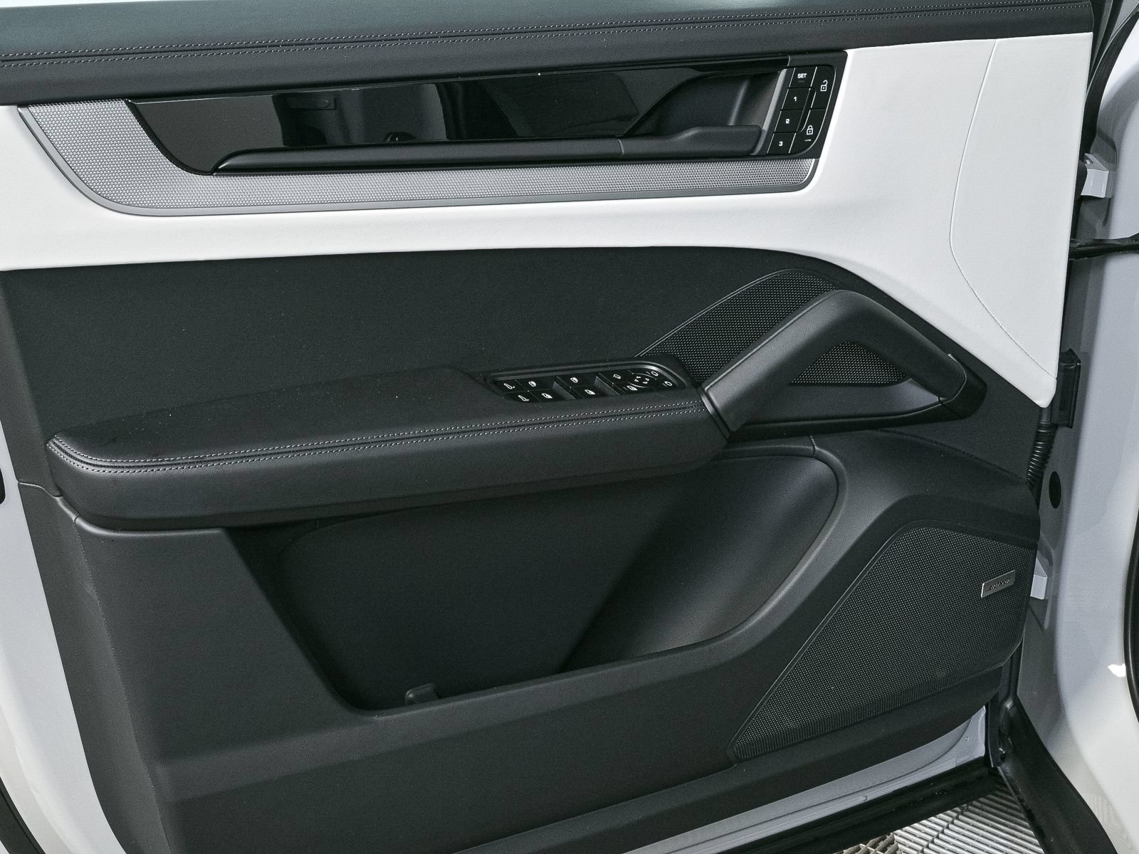 New 2026 Porsche Cayenne Coupe AWD/4WD image 6
