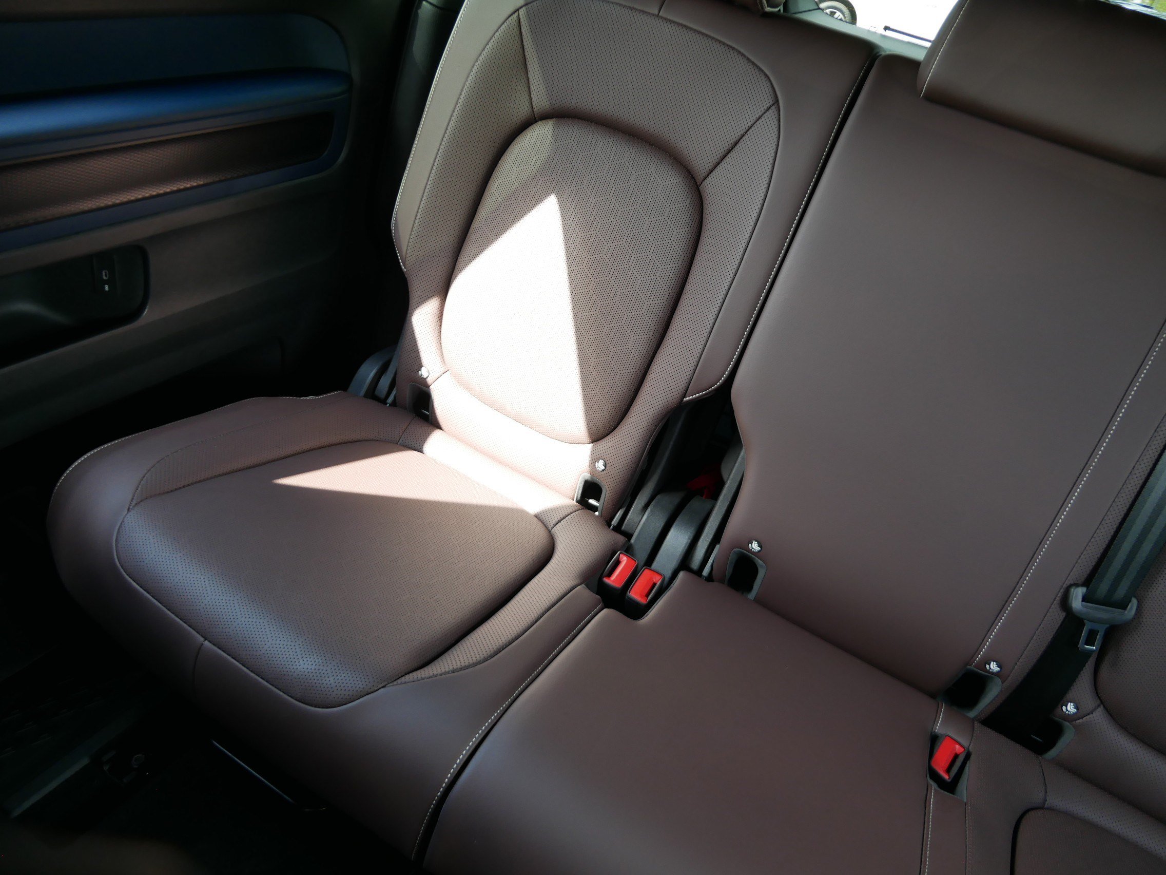 Certified 2025 Volkswagen ID. Buzz Pro S RWD image 12