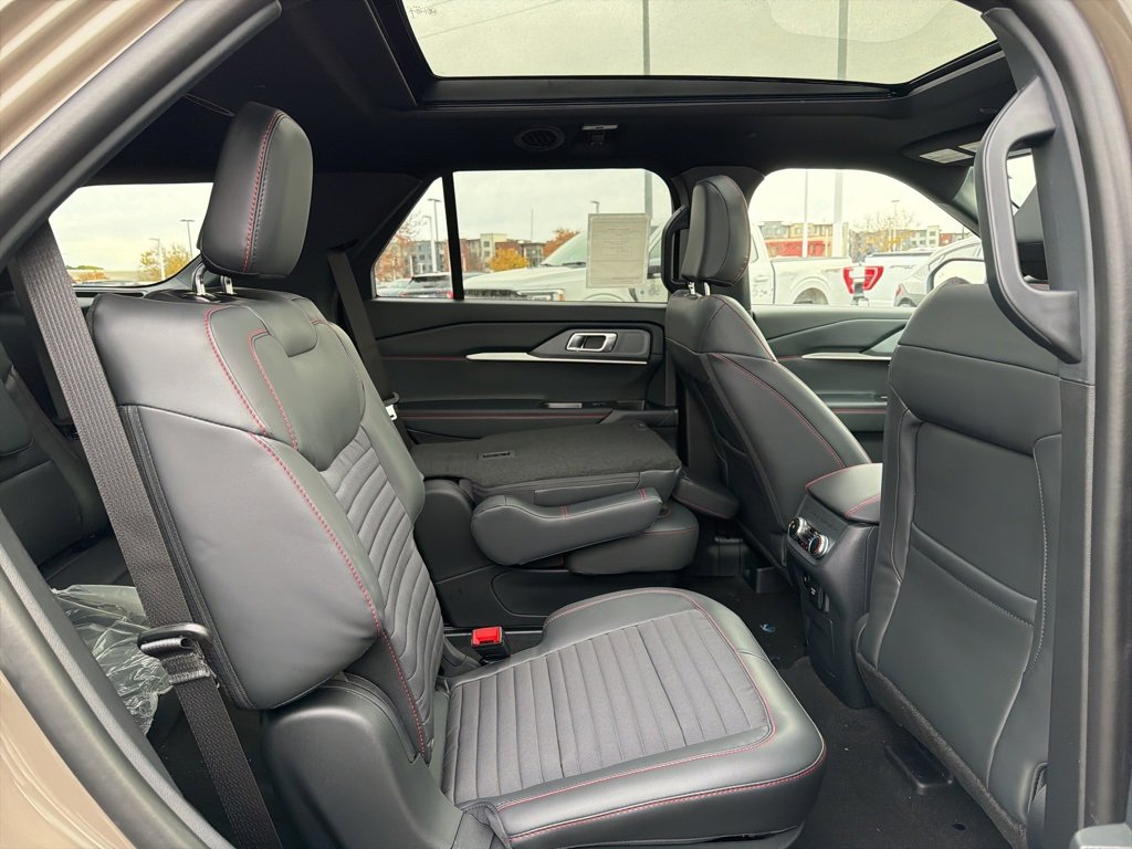 New 2026 Ford Explorer ST-Line w/ ST-Line Street Pack image 24