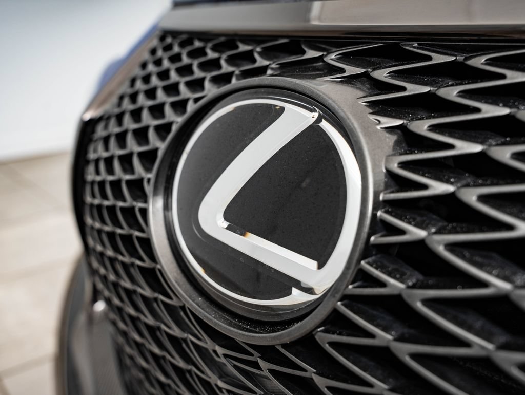 Used 2016 Lexus GS F RWD image 3