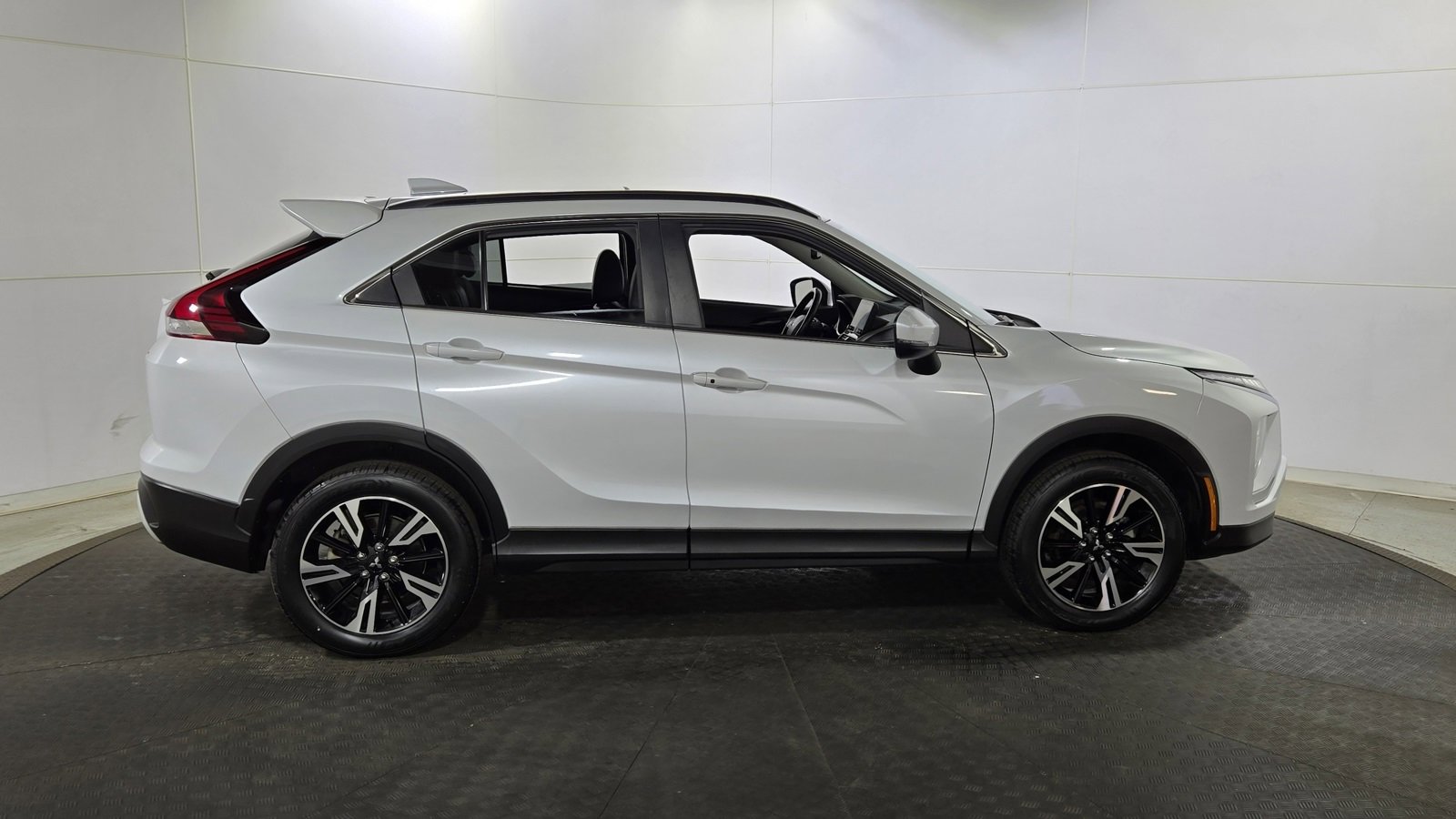 Used 2023 Mitsubishi Eclipse Cross SE image 8
