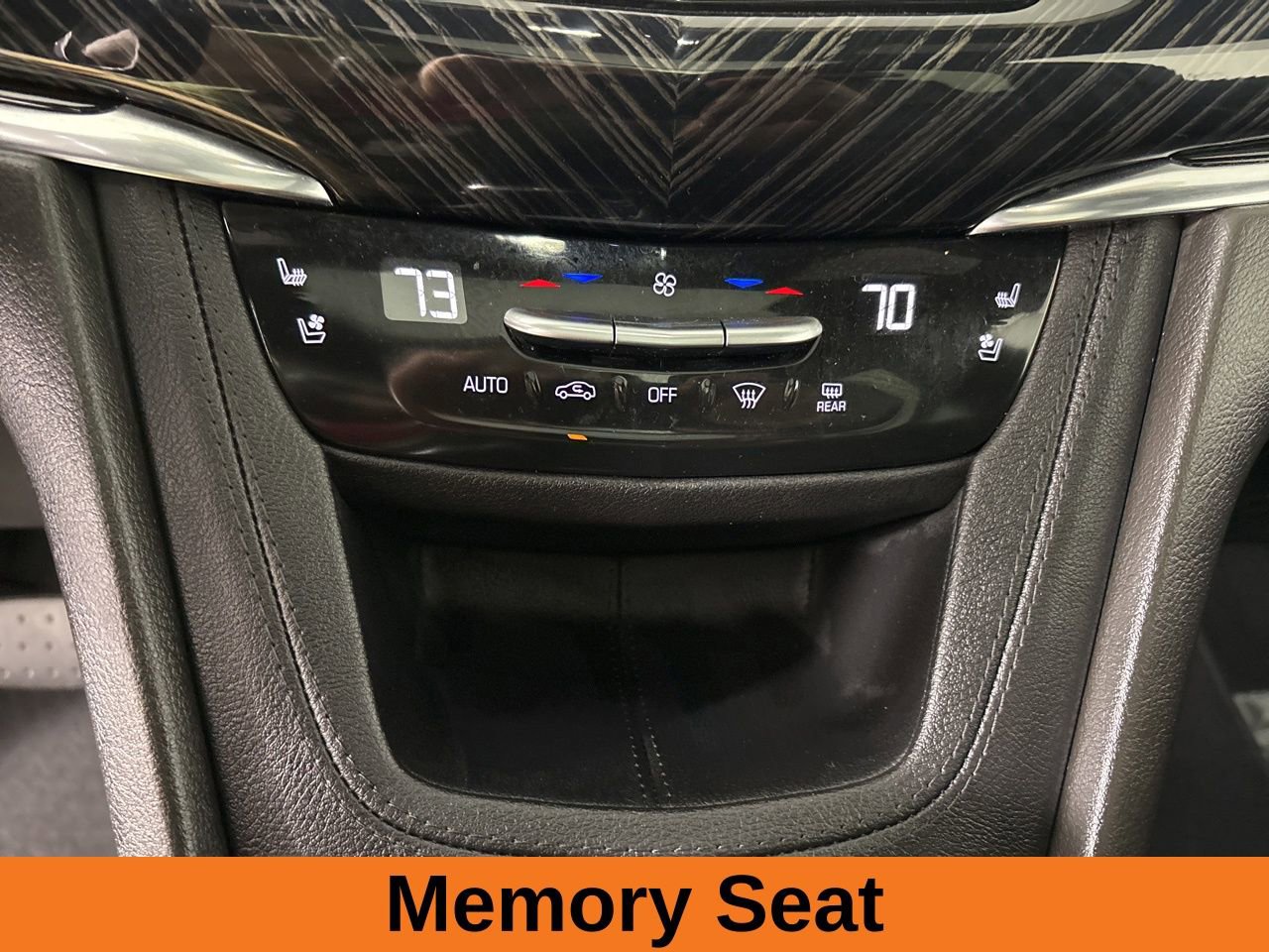 Used 2025 Cadillac XT6 Premium Luxury image 17