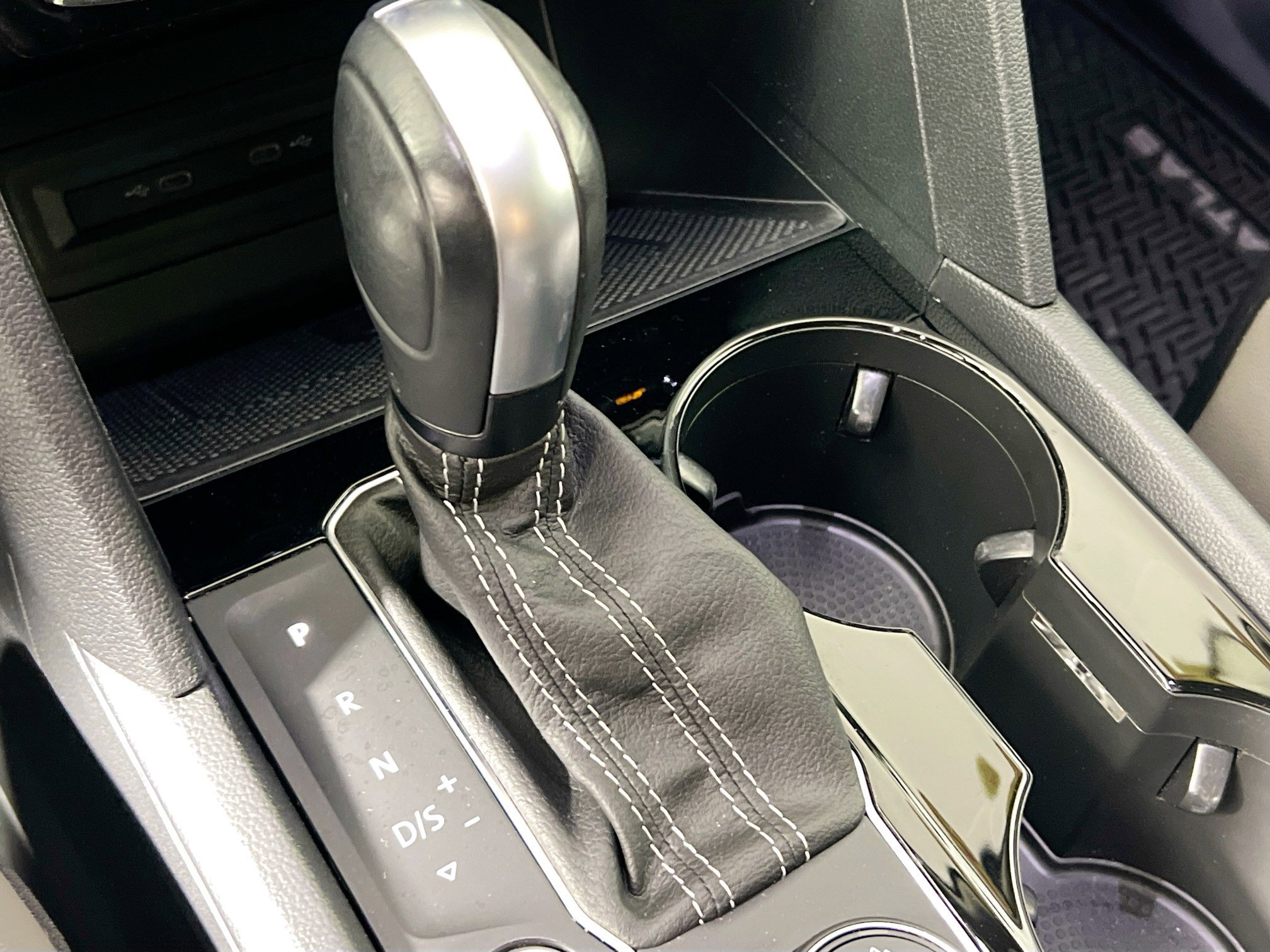 Used 2022 Volkswagen Atlas SEL Premium AWD/4WD image 25