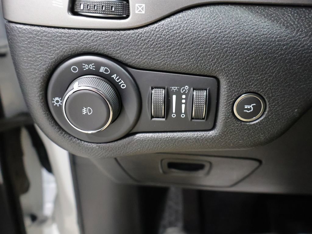 Used 2022 Jeep Cherokee Latitude Lux AWD/4WD image 31