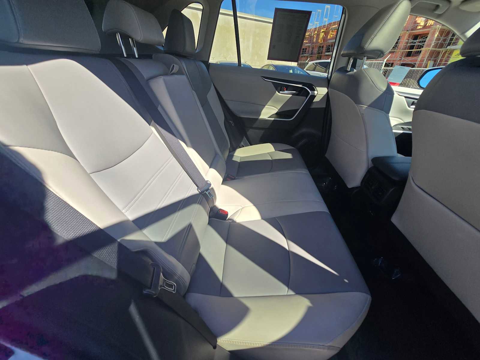 Used 2023 Toyota RAV4 XLE Premium image 15