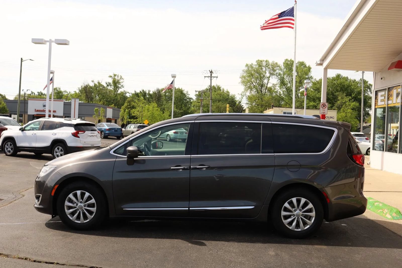 Used 2018 Chrysler Pacifica Touring-L FWD image 8