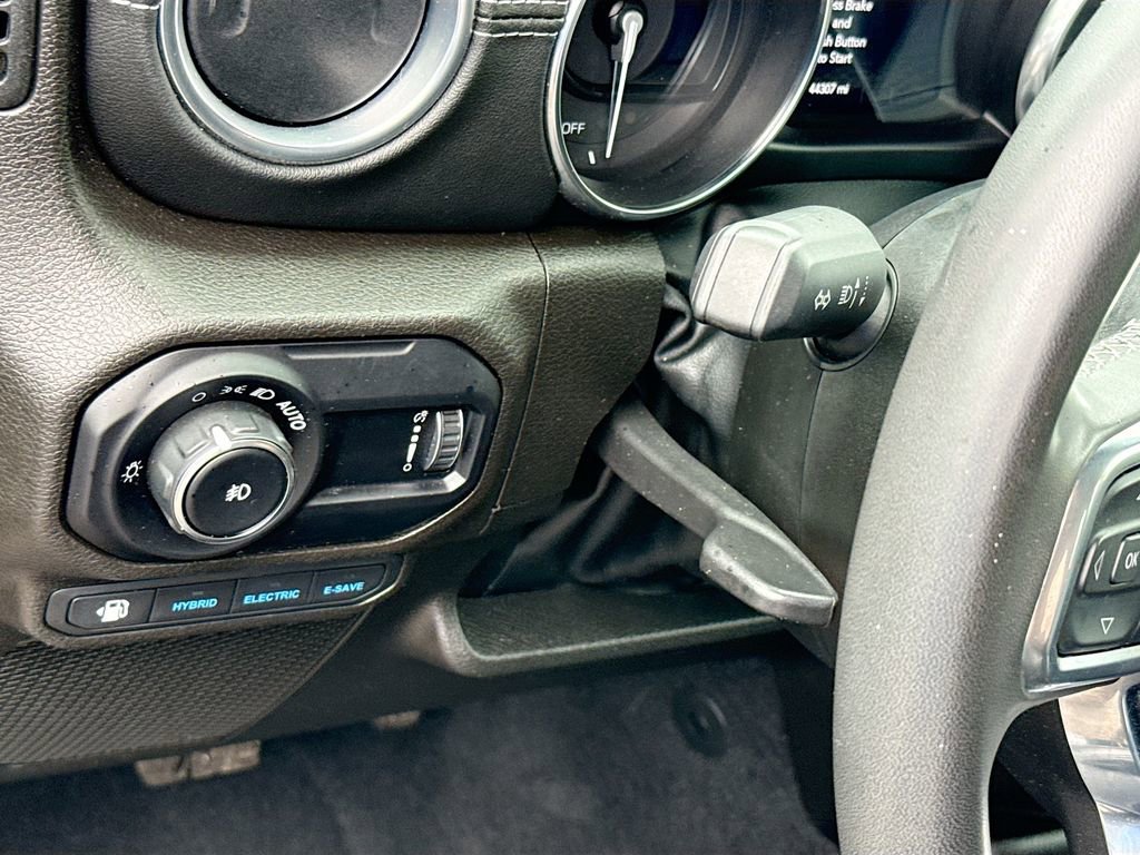 Used 2023 Jeep Wrangler Unlimited Sahara AWD/4WD image 11