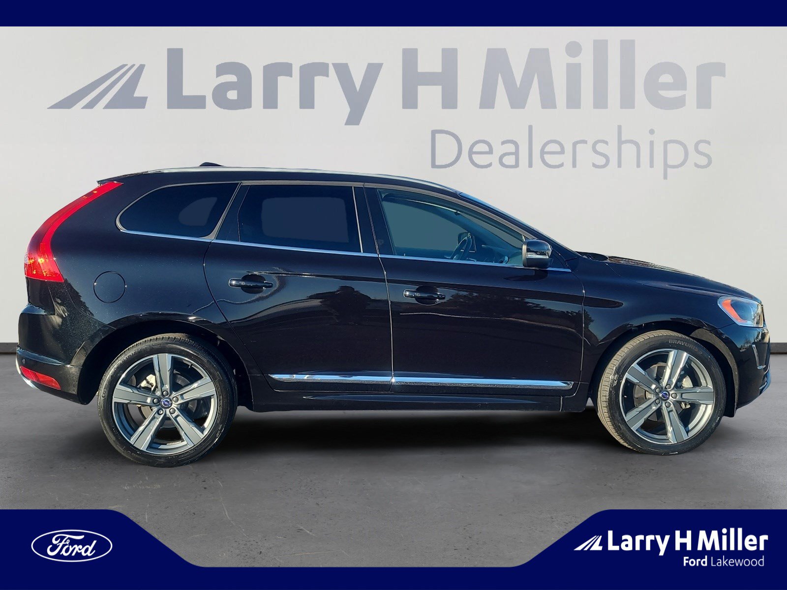 Used 2017 Volvo XC60 T5 Dynamic w/ Preferred Option Package image 6