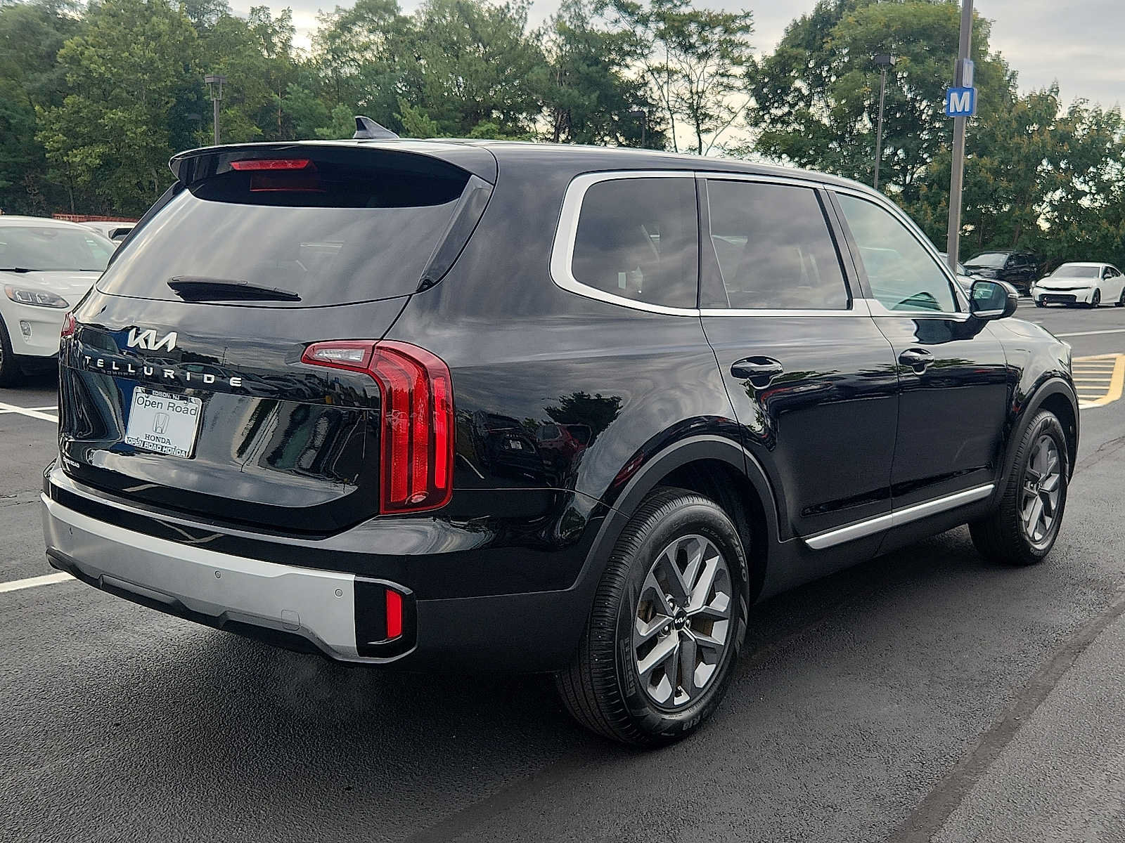 Used 2024 Kia Telluride LX FWD image 6