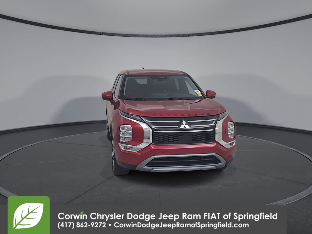 Used 2025 Mitsubishi Outlander SE image 4