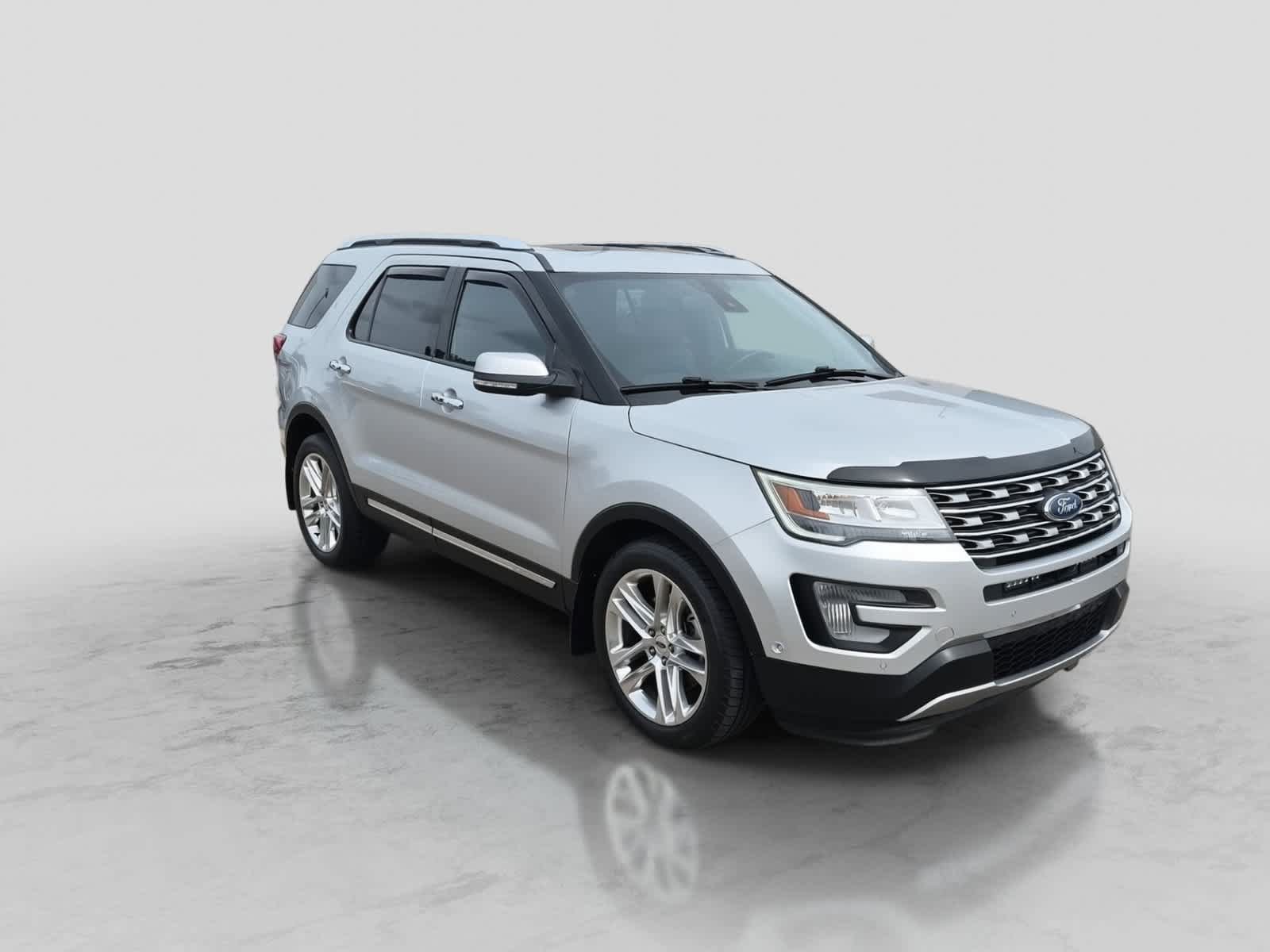 Used 2017 Ford Explorer Limited w/ Equipment Group 301A AWD/4WD image 2