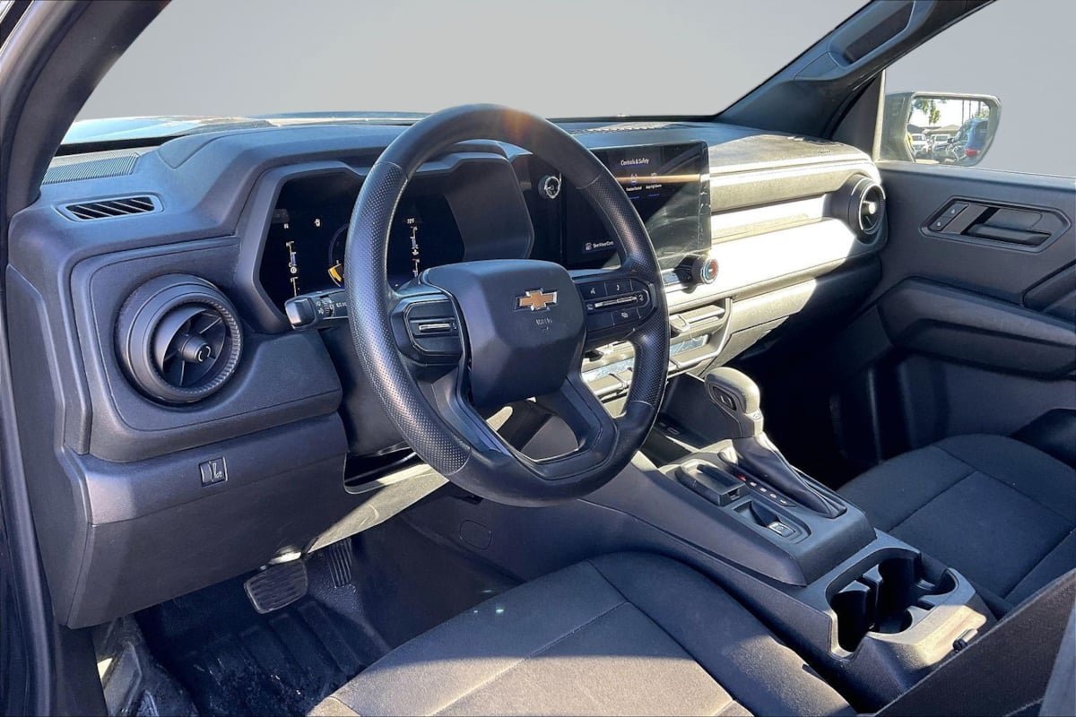 Used 2023 Chevrolet Colorado W/T RWD image 14