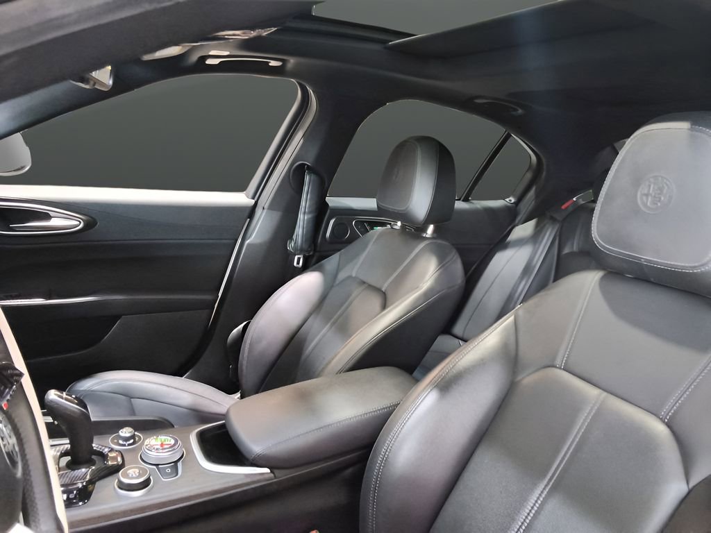 Used 2022 Alfa Romeo Giulia Ti image 35