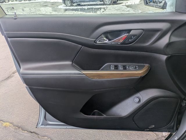 Used 2023 GMC Acadia SLE w/ Driver Convenience Package image 11