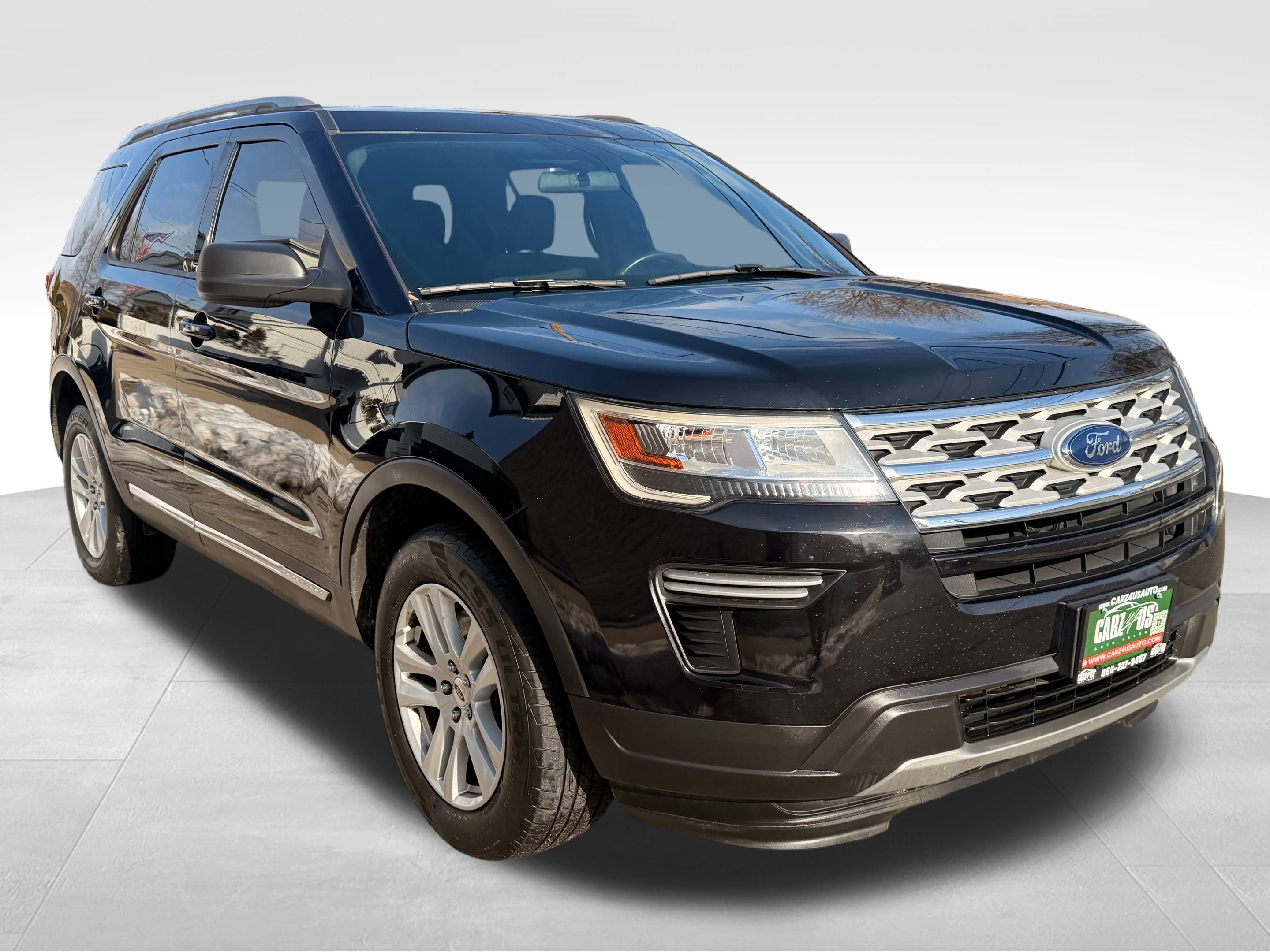 Used 2019 Ford Explorer XLT image 3
