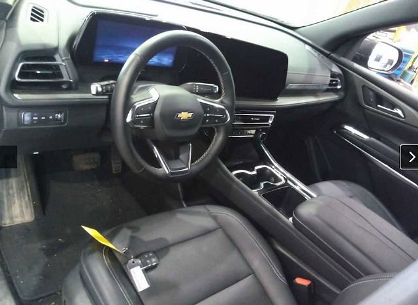 Used 2025 Chevrolet Traverse LT AWD/4WD image 15