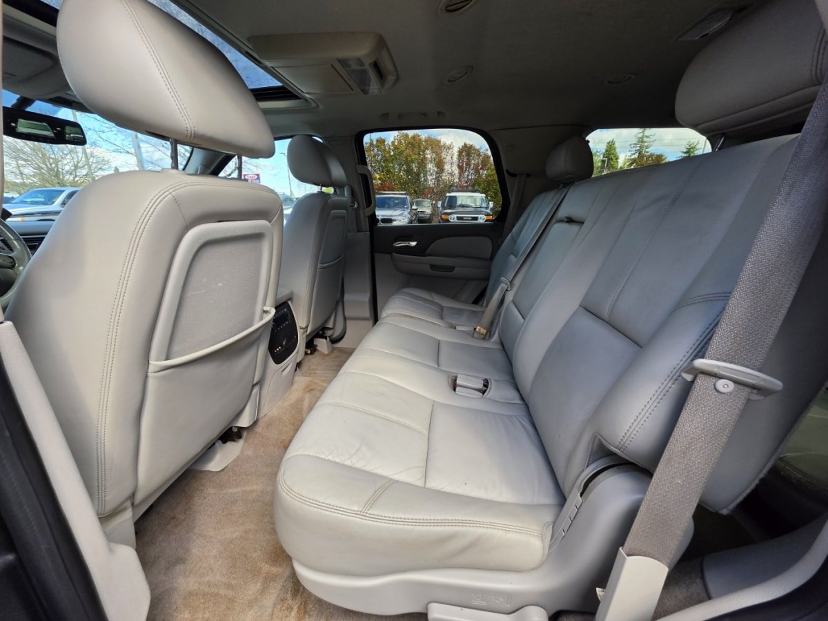Used 2010 GMC Yukon SLT w/ SLT-2 Equipment Package AWD/4WD image 12