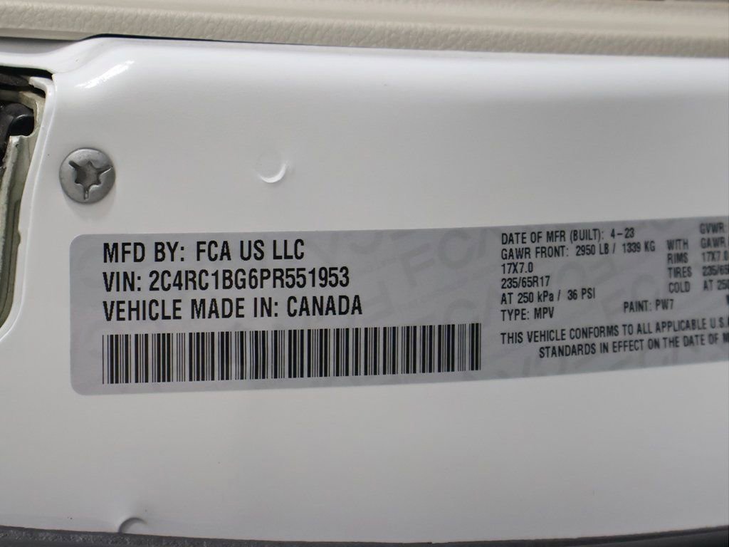 Used 2023 Chrysler Pacifica Touring-L image 51