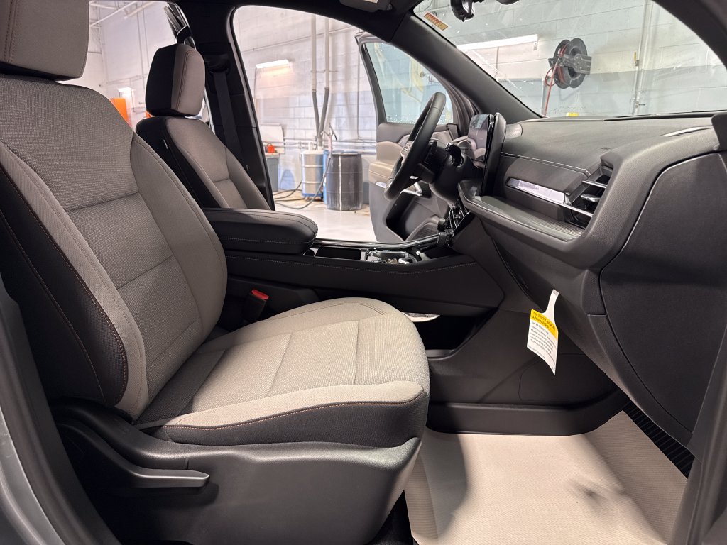 New 2027 Chevrolet Traverse LT w/ Driver Confidence Package AWD/4WD image 34